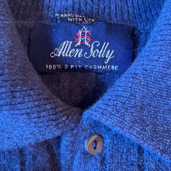 Dark blue cashmere sweater - Picture 2 of 3